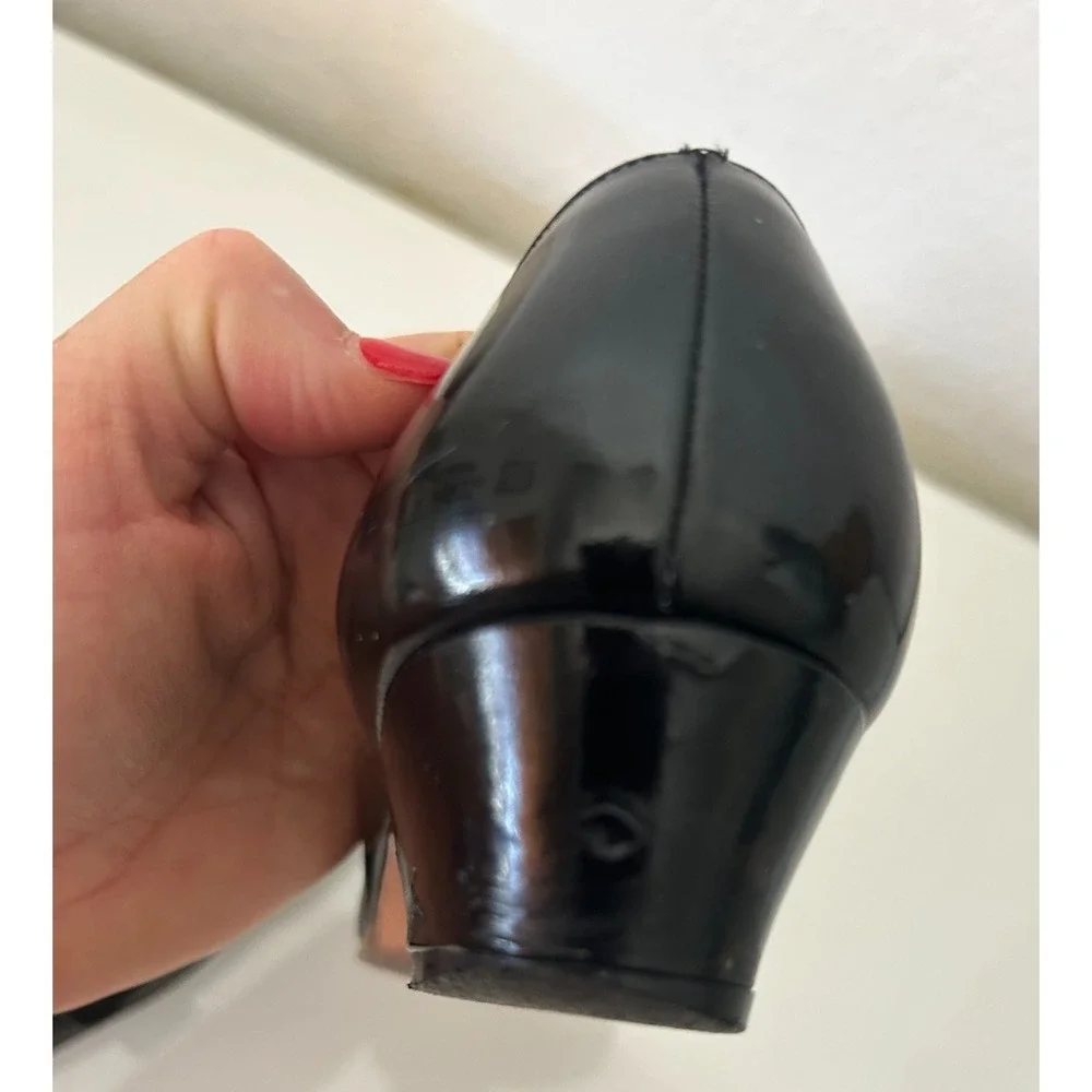 Salvatore Ferragamo Black Patent Leather Low Heel Lillaz Pumps Size 7 AA